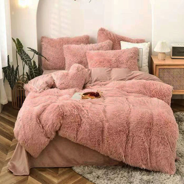 Луксозен плюшен спален комплект в двоен размер от 6 части с код 37-01